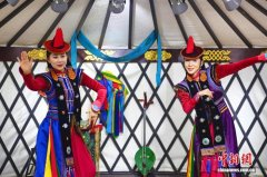 肃北乌兰牧骑“聚光计划”：雪山蒙古族舞乐文化直播出圈