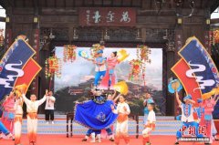 （新春走基层）老调新词话变迁：百年花灯照亮“边城”新气象